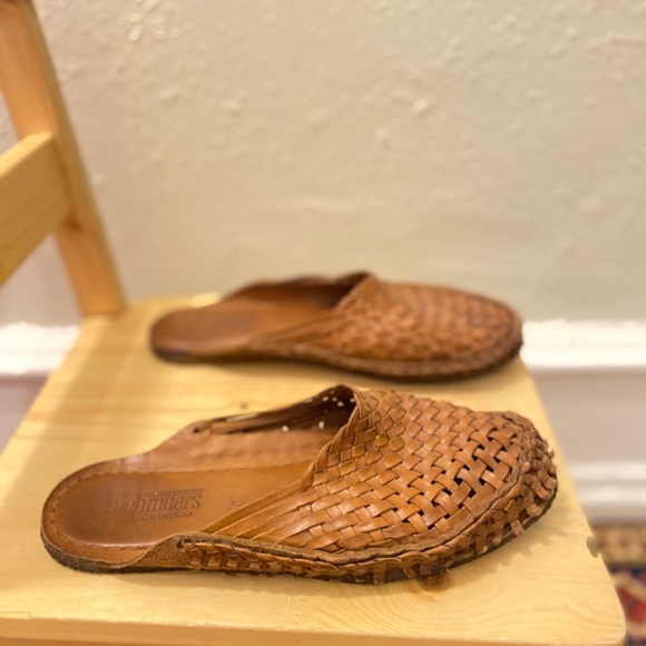 Mohinders handmade slip on sandles - Picture 2 of 4